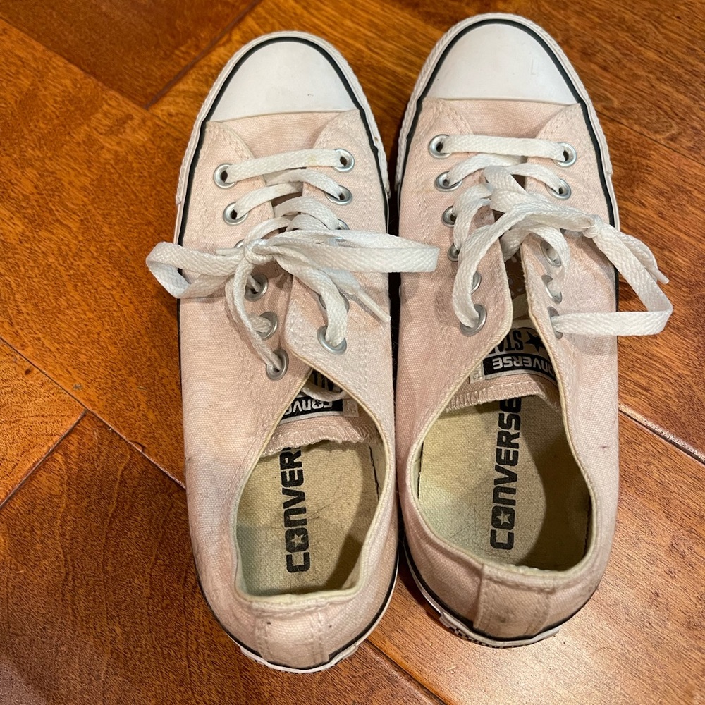 Converse - Picture 1 of 4